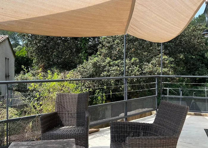 Pierre Blanche Le Calme A 5mn Du Centre * Nîmes